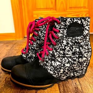 Sorel PDX wedge boot